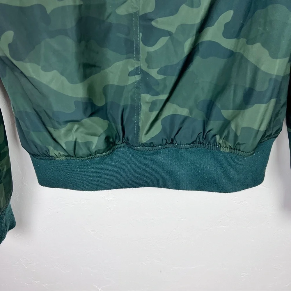Garage women's camo bomber jacket small